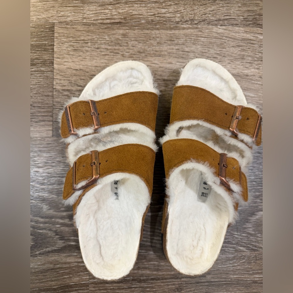 Arizona Shearling
Suede Leather Birkenstock